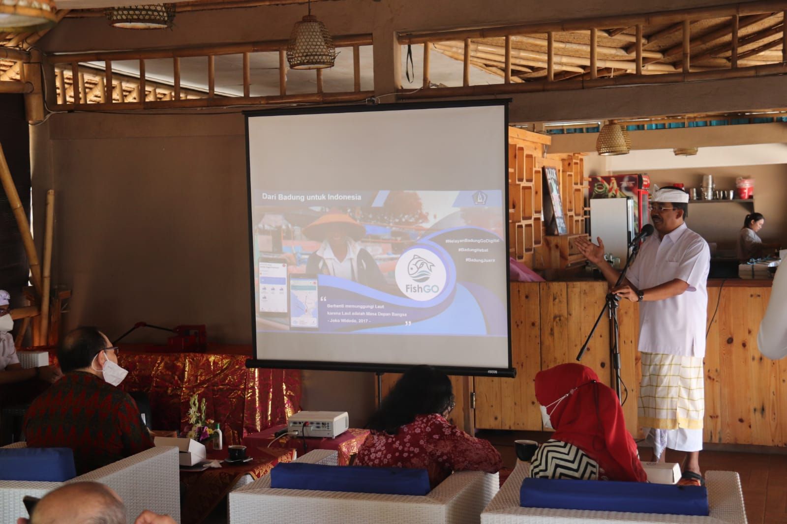 podiumnews.com-Kemenpan RB Tinjau Penggunaan Inovasi fish-Go dan Patriot di Pantai Kedonganan 